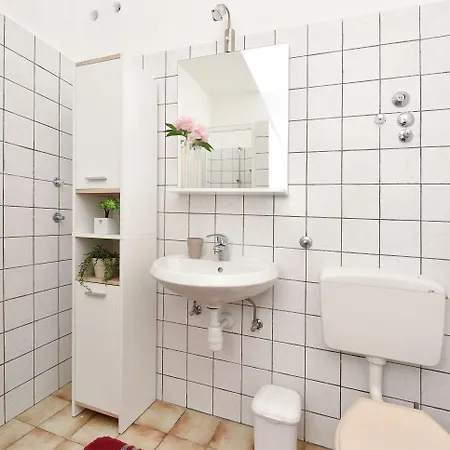 Adria Apartamento *